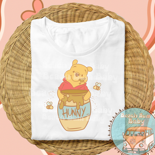 Hunny bear and bees PNG